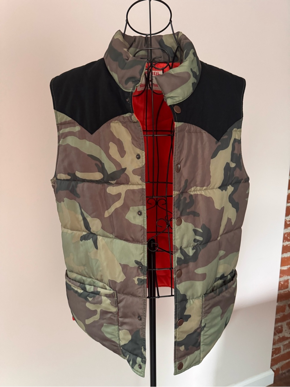 Birdwell Canyon Puffer Vest in Woodland Camo Size Large - Picture 4 of 8